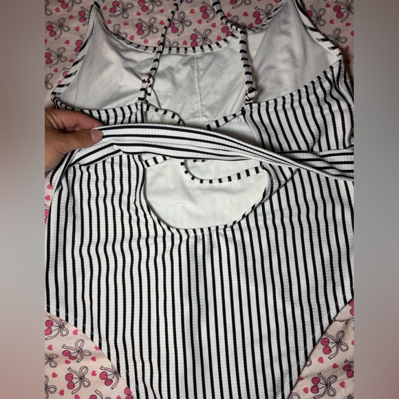 One piece swimsuit - Picture 6 of 11